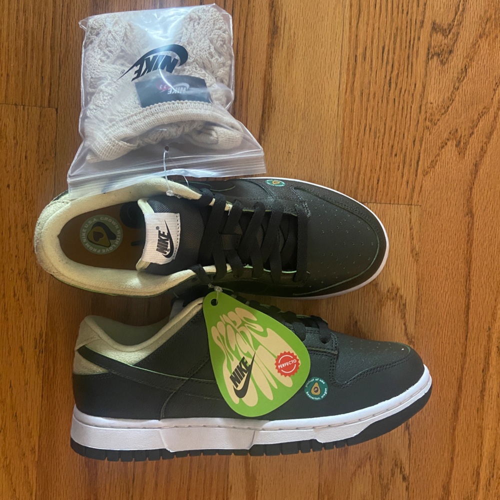 Wmns Nike Dunk Low LX (6.5M/8W)